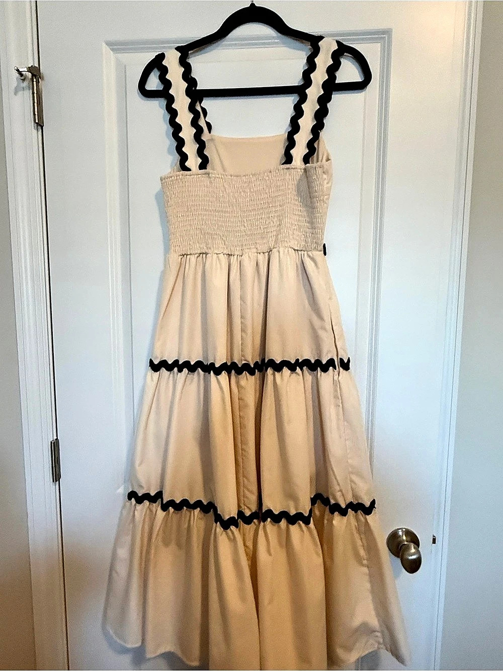 entro Tiered Maxi Dress in Beige Size Small Like New - Picture 2 of 4